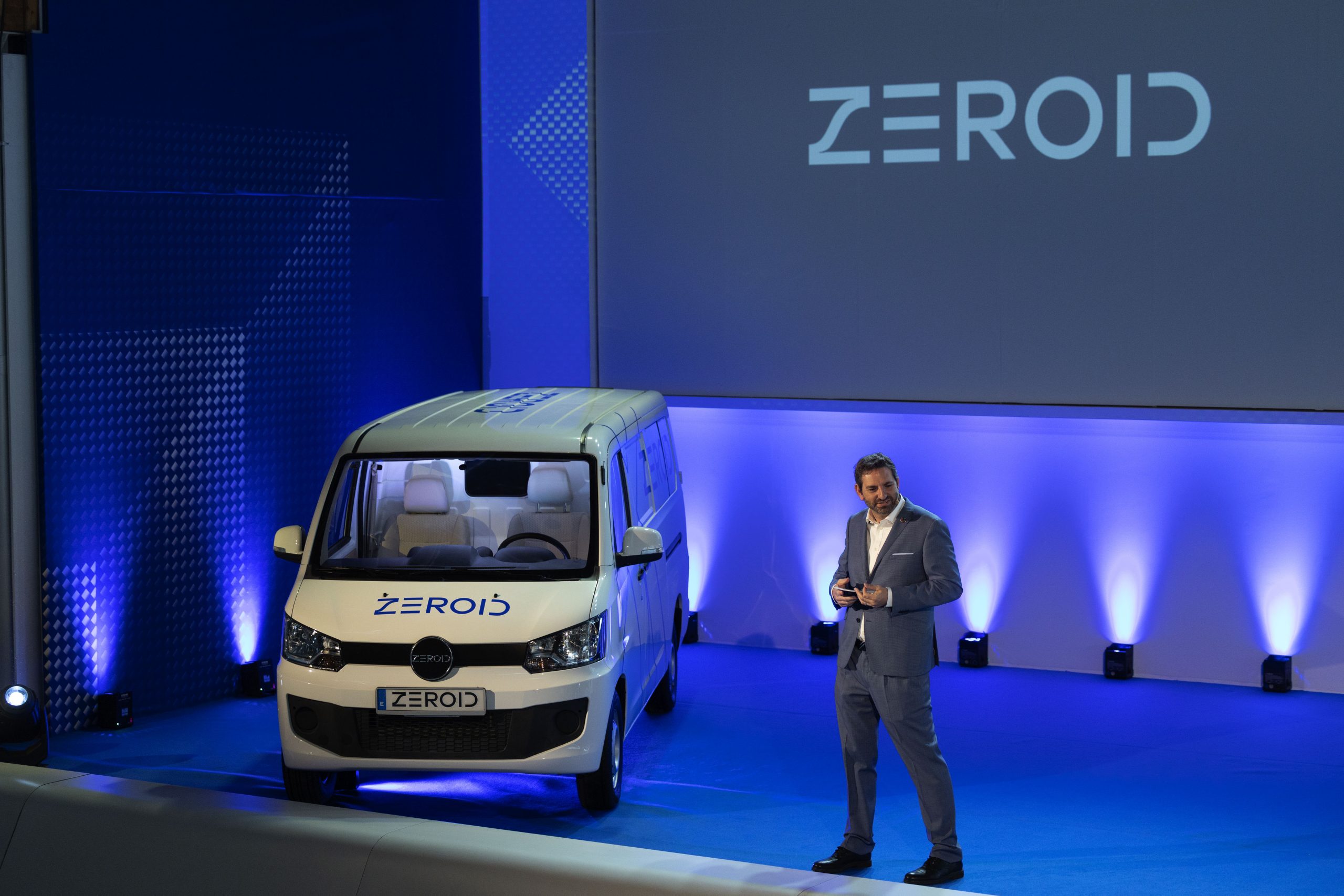 QEV Technologies presenta ZEROID, la primera marca de vehículos eléctricos que iniciará la reindustralización de la antigua Nissan, QEV